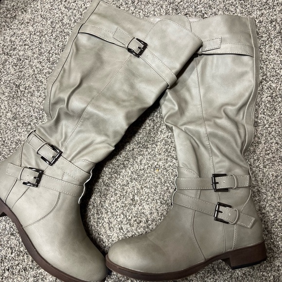 Stylish Taupe Women's Boots - Picture 1 of 4